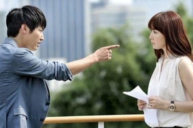 Chủ động cầm tay, tôi bị người yêu nói là dễ dãi