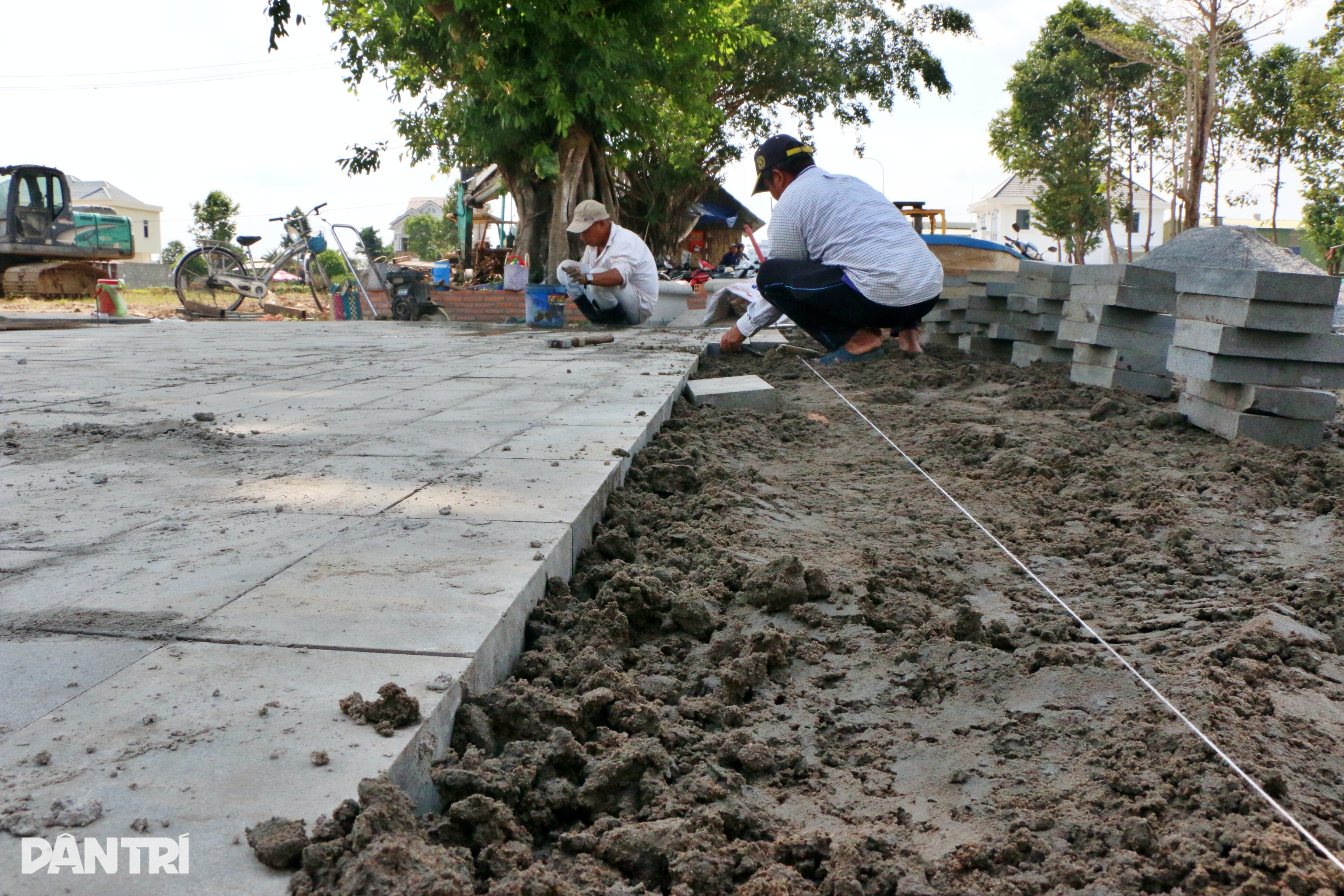 Naléhavá výstavba volného prostoru pro prodej květin Tet pro lidi na Západě - 8 Gấp rút thi công nơi miễn phí mặt bằng cho người dân miền Tây bán hoa Tết - 8