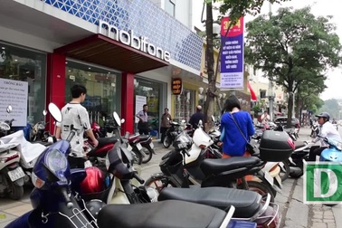 Hà Nội: Người dân mệt mỏi đi bổ sung thông tin cá nhân cho thuê bao