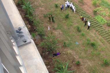 Phát hiện thi thể tài xế taxi dưới chân cầu Nhật Tân