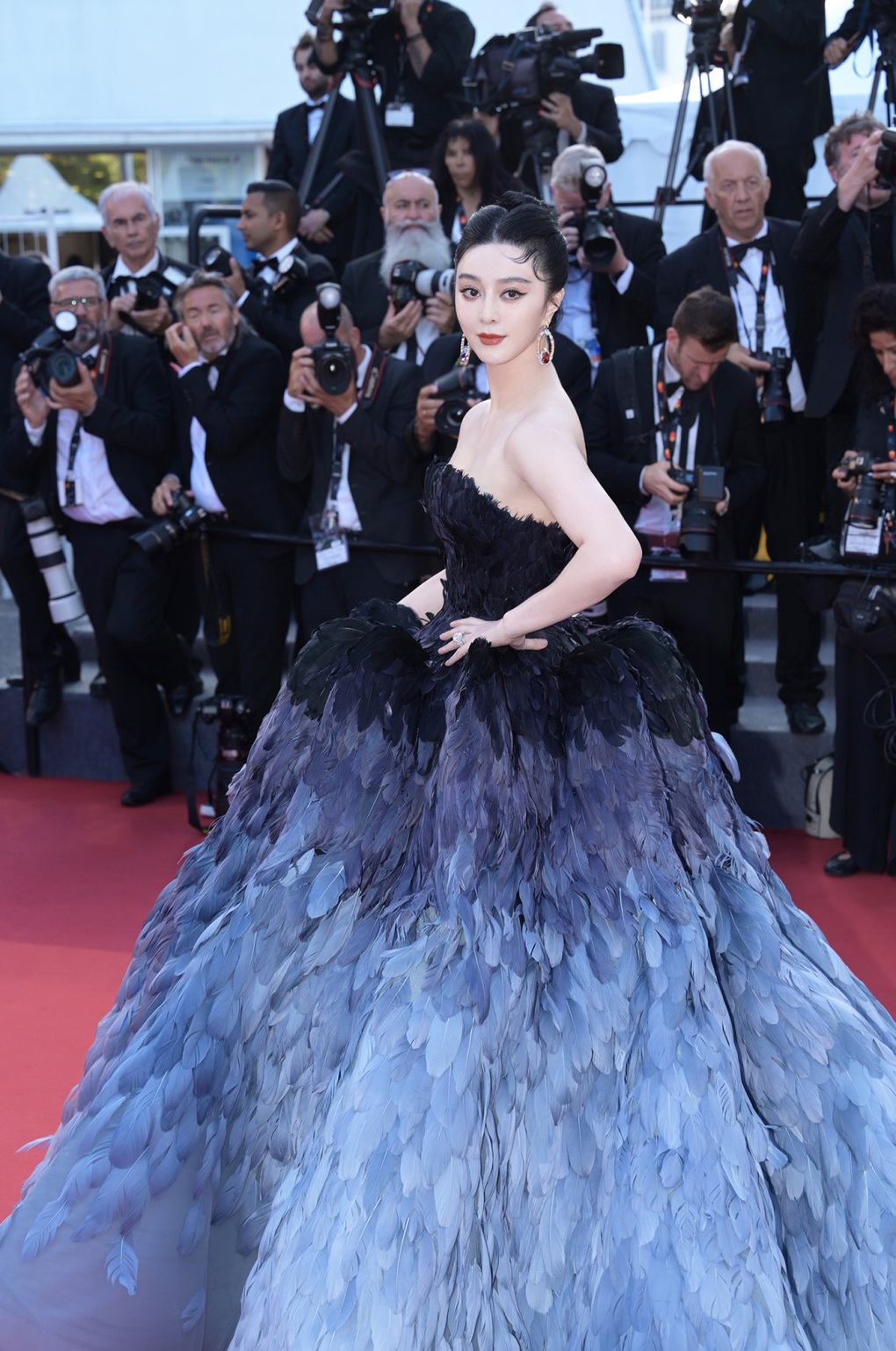 Những bộ đầm lộng lẫy của Phạm Băng Băng tại Cannes 2023 - 2 Những bộ đầm lộng lẫy của Phạm Băng Băng tại Cannes 2023 - 2