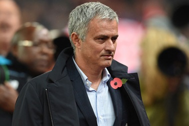 Gây gổ với trọng tài, Mourinho lĩnh án phạt