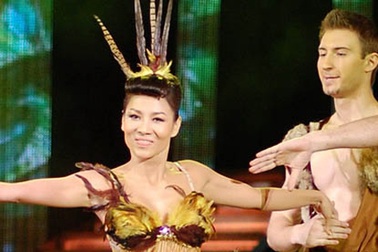 Thu Minh đạo ý tưởng và trang phục trong điệu Samba?