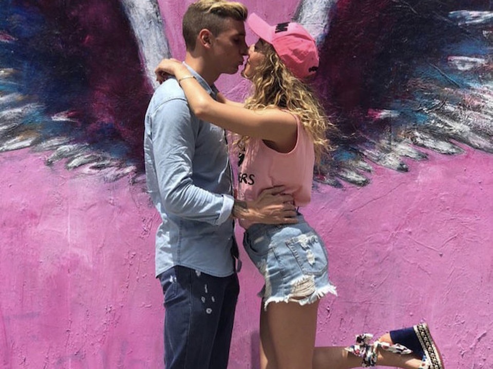 Ngắm những “nửa kia” nóng bỏng của các cầu thủ Everton - 3