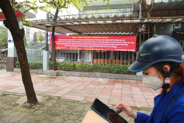 Hà Nội: Hàng loạt hàng quán tạm nghỉ, dán thông báo phòng dịch Covid-19