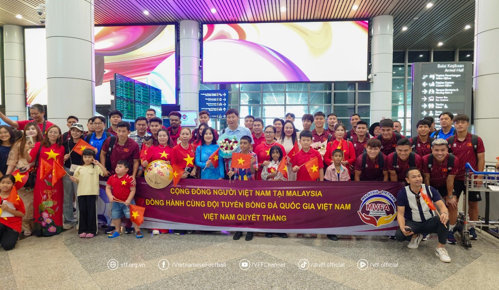 Đội tuyển Việt Nam đi Malaysia, Duy Mạnh cảnh báo CĐV đội khách chơi xấu - 3 Đội tuyển Việt Nam đi Malaysia, Duy Mạnh cảnh báo CĐV đội khách chơi xấu - 3