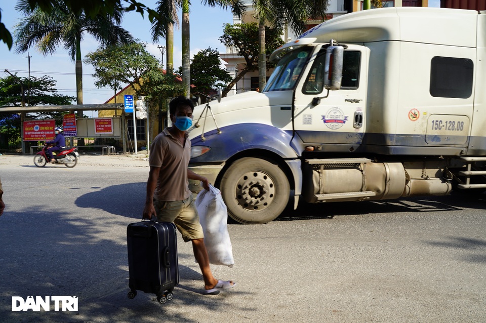 Lo ngại cách ly, đoàn rước dâu quay xe khi gần tới nhà trai ở Thuận Thành - 8 Lo ngại cách ly, đoàn rước dâu quay xe khi gần tới nhà trai ở Thuận Thành - 8