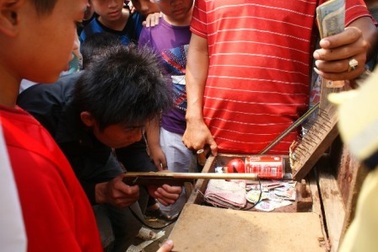 "Đỏ đen" nhan nhản tại Lễ hội Lam Kinh  