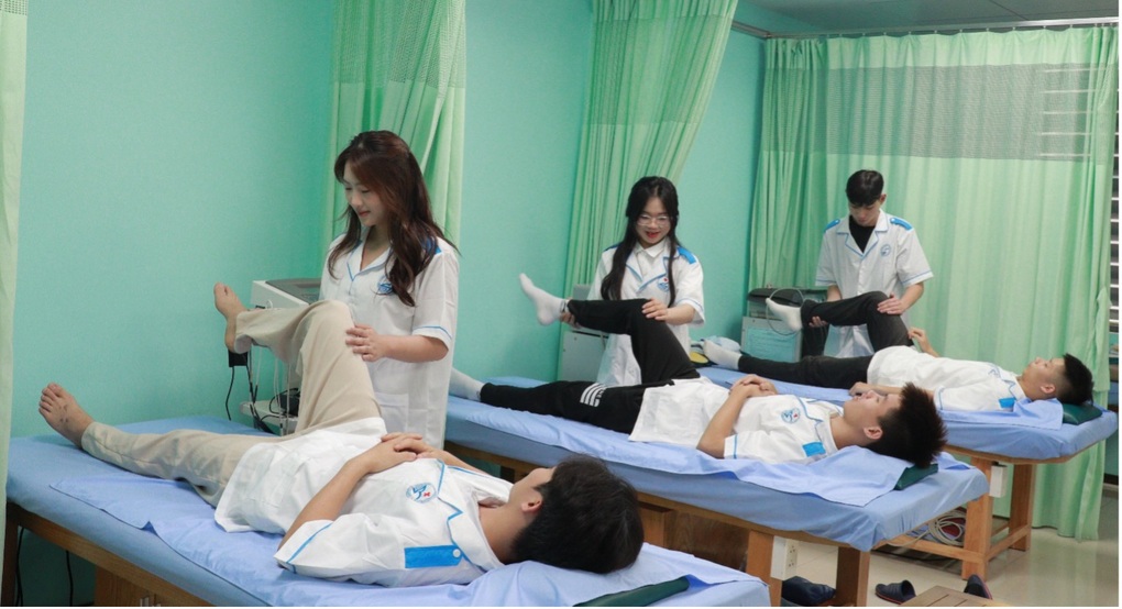 Trường Cao đẳng Kỹ thuật Y Dược Hà Nội: Điểm sáng thu hút thí sinh dự tuyển - 3 Trường Cao đẳng Kỹ thuật Y Dược Hà Nội: Điểm sáng thu hút thí sinh dự tuyển - 3