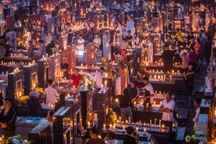 Xóm Đạo Tha La rực sáng trong lễ đốt đèn của người Công giáo