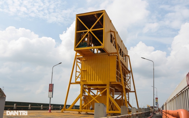 Cận cảnh đại công trường sửa chữa mặt cầu Thăng Long - 10 Cận cảnh đại công trường sửa chữa mặt cầu Thăng Long - 10