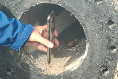 Xác định vị trí bé trai 10 tuổi mắc kẹt trong trụ bê tông