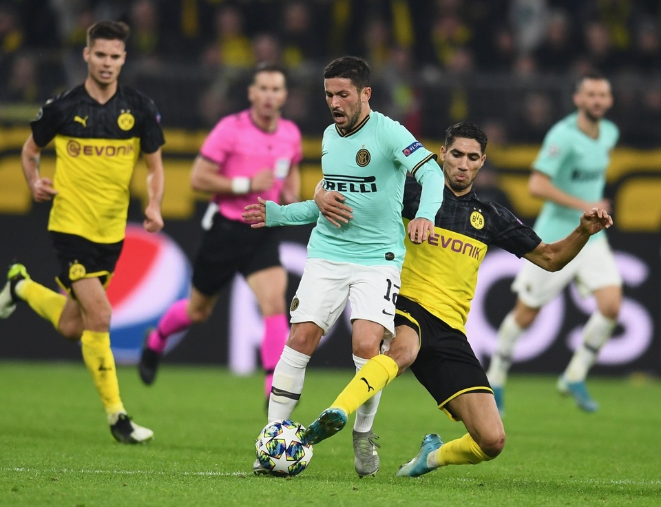 Lượt cuối cùng vòng bảng Champions League: Nghẹt thở! - 2