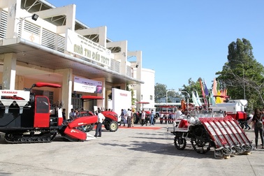 Lễ kỷ niệm 5 năm thành lập Yanmar Việt Nam, Ra mắt máy kéo Yanmar YM3 tại Cần Thơ