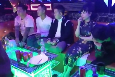 Xóa tụ điểm karaoke với nhiều khách phê ma túy xuyên đêm