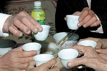 Đột tử vì nhậu suốt hơn 12 tiếng?