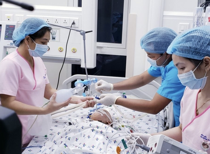 Giám đốc Bệnh viện Nhi đồng Thành phố chia sẻ khoảnh khắc ấn tượng nhất cuộc mổ tách rời hai bé song sinh dính nhau - Ảnh 3. Giám đốc Bệnh viện Nhi đồng Thành phố chia sẻ khoảnh khắc ấn tượng nhất cuộc mổ tách rời hai bé song sinh dính nhau - Ảnh 3.