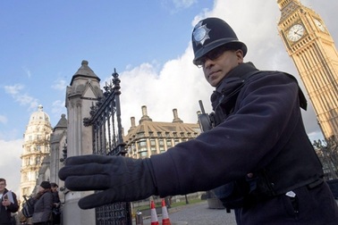 Cảnh sát Anh phong tỏa tòa nhà Quốc hội vì gói bột trắng