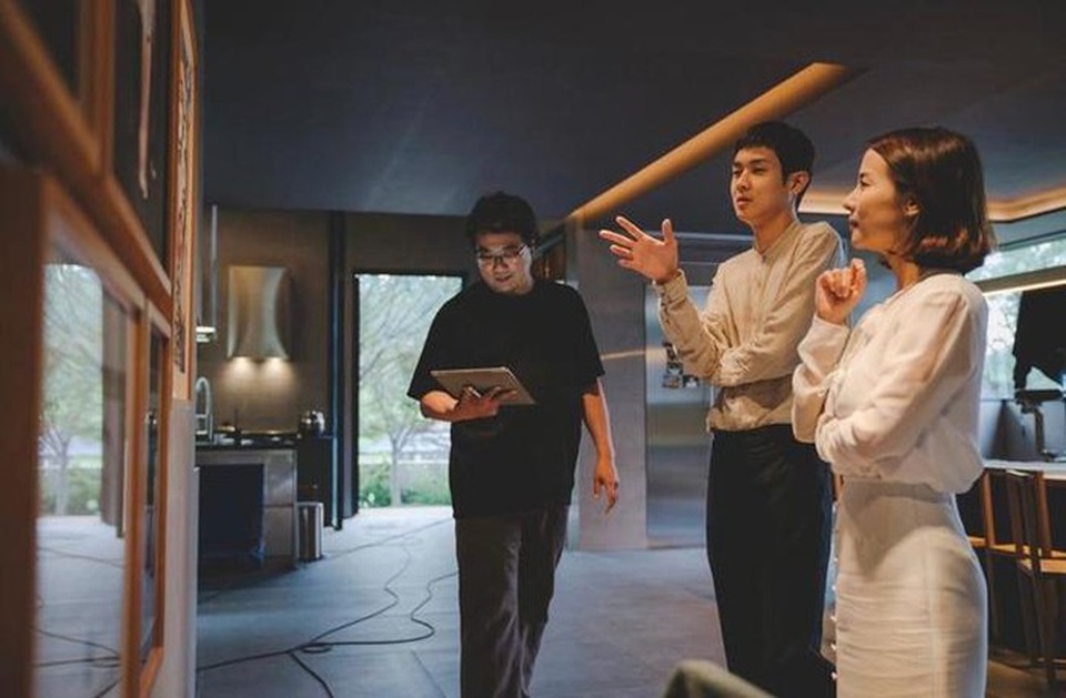 Căn biệt thự xa hoa với đồ nội thất đắt đỏ trong phim ký sinh trùng - 4