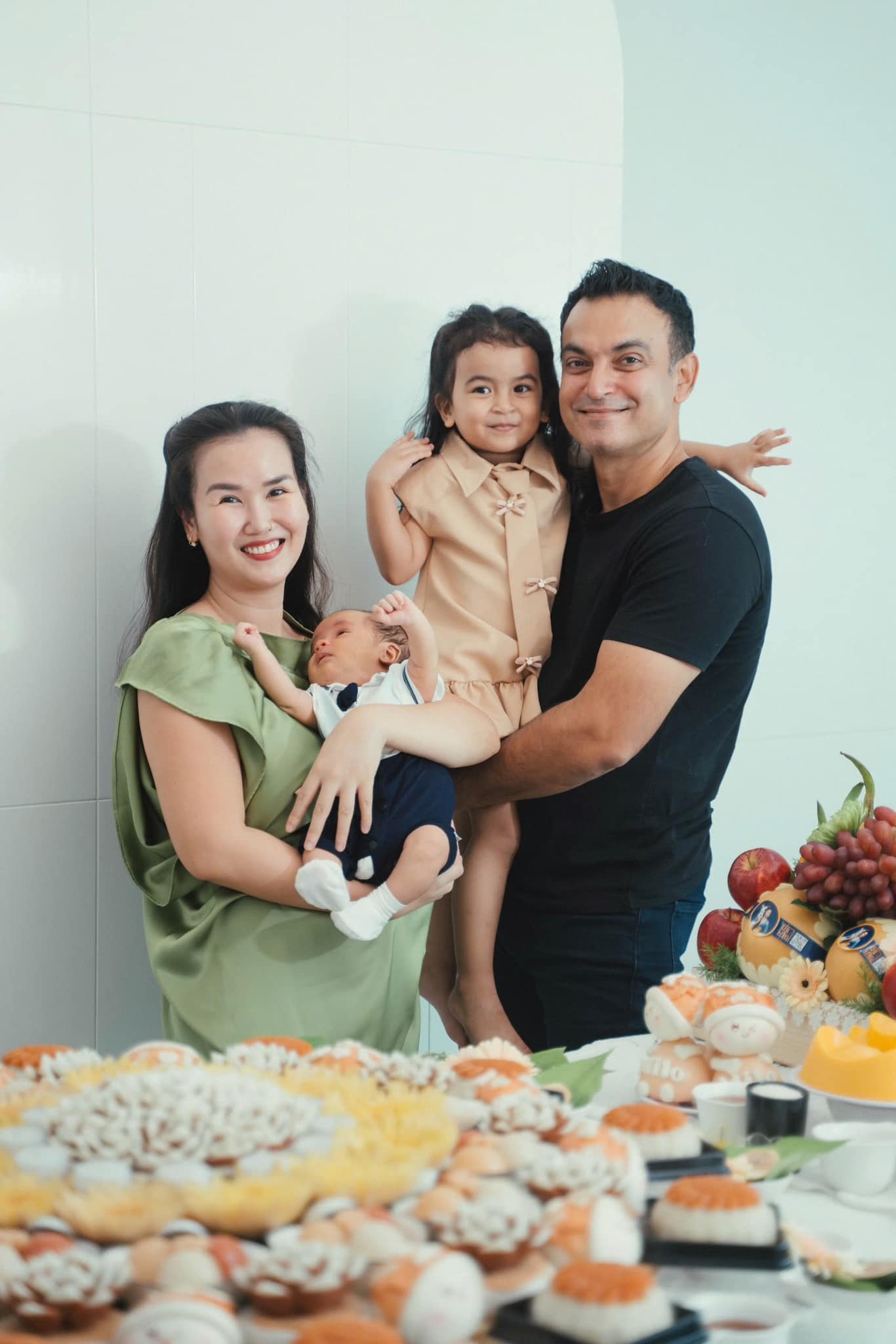 Võ Hạ Trâm: Viên mãn bên chồng Ấn Độ, gây sốt khi hát ca khúc 3 tỷ lượt xem - 10 Võ Hạ Trâm: Viên mãn bên chồng Ấn Độ, gây sốt khi hát ca khúc 3 tỷ lượt xem - 10