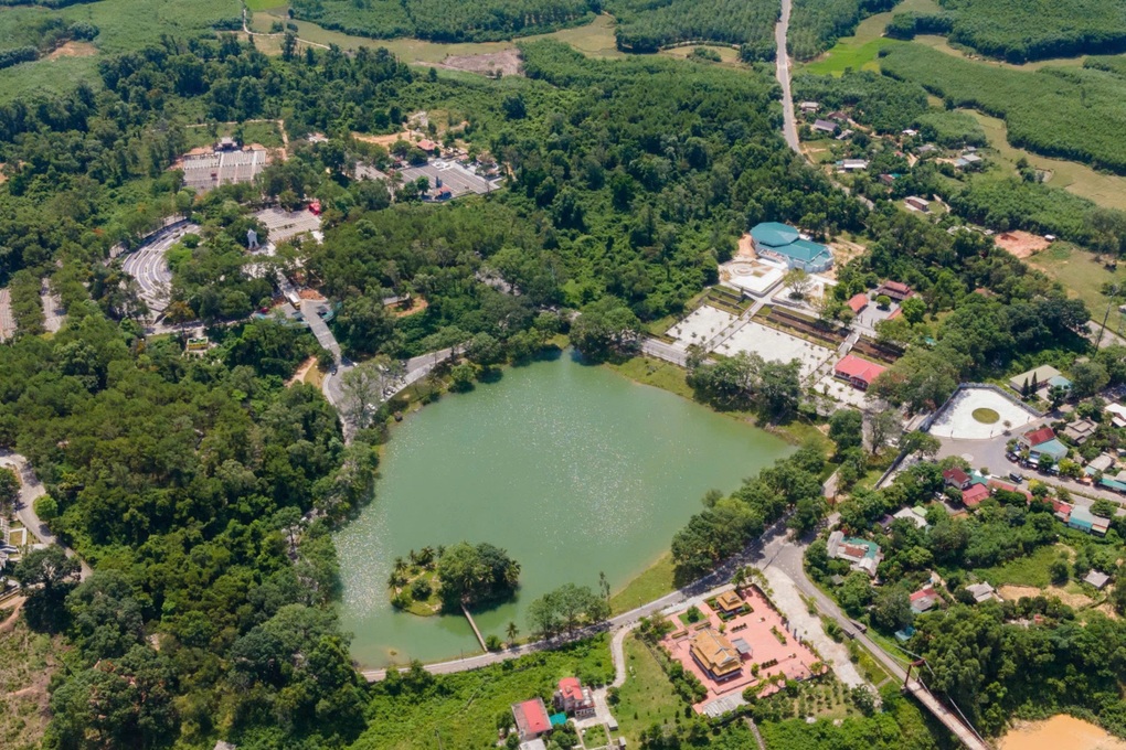 Đề xuất đầu tư 20 tỷ đồng tạo cảnh quan hồ nước ở Nghĩa trang Trường Sơn - 1 Đề xuất đầu tư 20 tỷ đồng tạo cảnh quan hồ nước ở Nghĩa trang Trường Sơn - 1