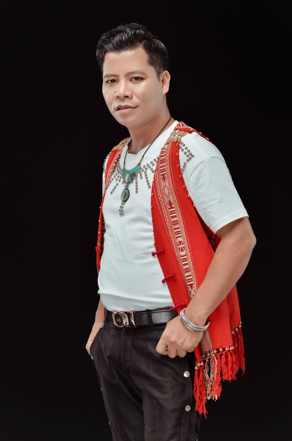Ploong Thiết xúc động hát “Khúc nguyện cầu miền Trung” của Đỗ Phương - 1 Ploong Thiết xúc động hát “Khúc nguyện cầu miền Trung” của Đỗ Phương - 1