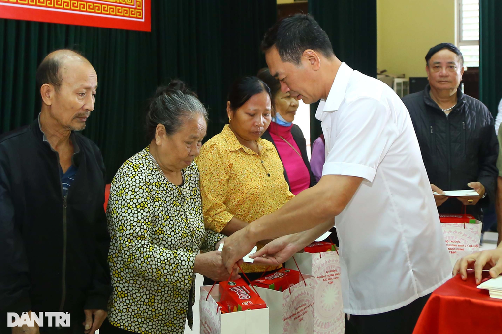Dành hơn 28 tỷ đồng thăm hỏi, tặng quà người có công dịp tết - 1 Dành hơn 28 tỷ đồng thăm hỏi, tặng quà người có công dịp tết - 1