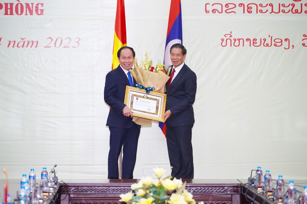 Bí thư Thành ủy Hải Phòng được tặng Huân chương Tự do của Lào - 1 Bí thư Thành ủy Hải Phòng được tặng Huân chương Tự do của Lào - 1