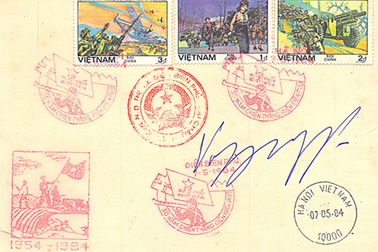 Hai phong bì thư có chữ ký của Đại tướng Võ Nguyên Giáp