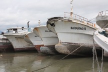 Tàu mua bạc tỉ được bán giá sắt vụn