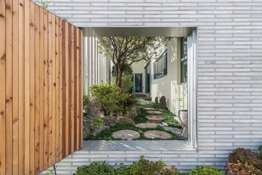 Khu vườn bí mật bên trong biệt thự thép độc đáo ở Hàn Quốc