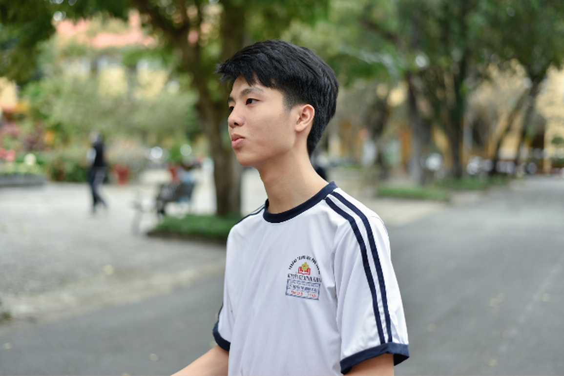 Chuyện chưa kể về nam sinh thiết kế áo mới độc đáo cho sách giáo khoa - 6 Chuyện chưa kể về nam sinh thiết kế áo mới độc đáo cho sách giáo khoa - 6