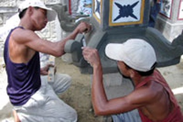 Người sống chen nhau, nhường đất cho người chết