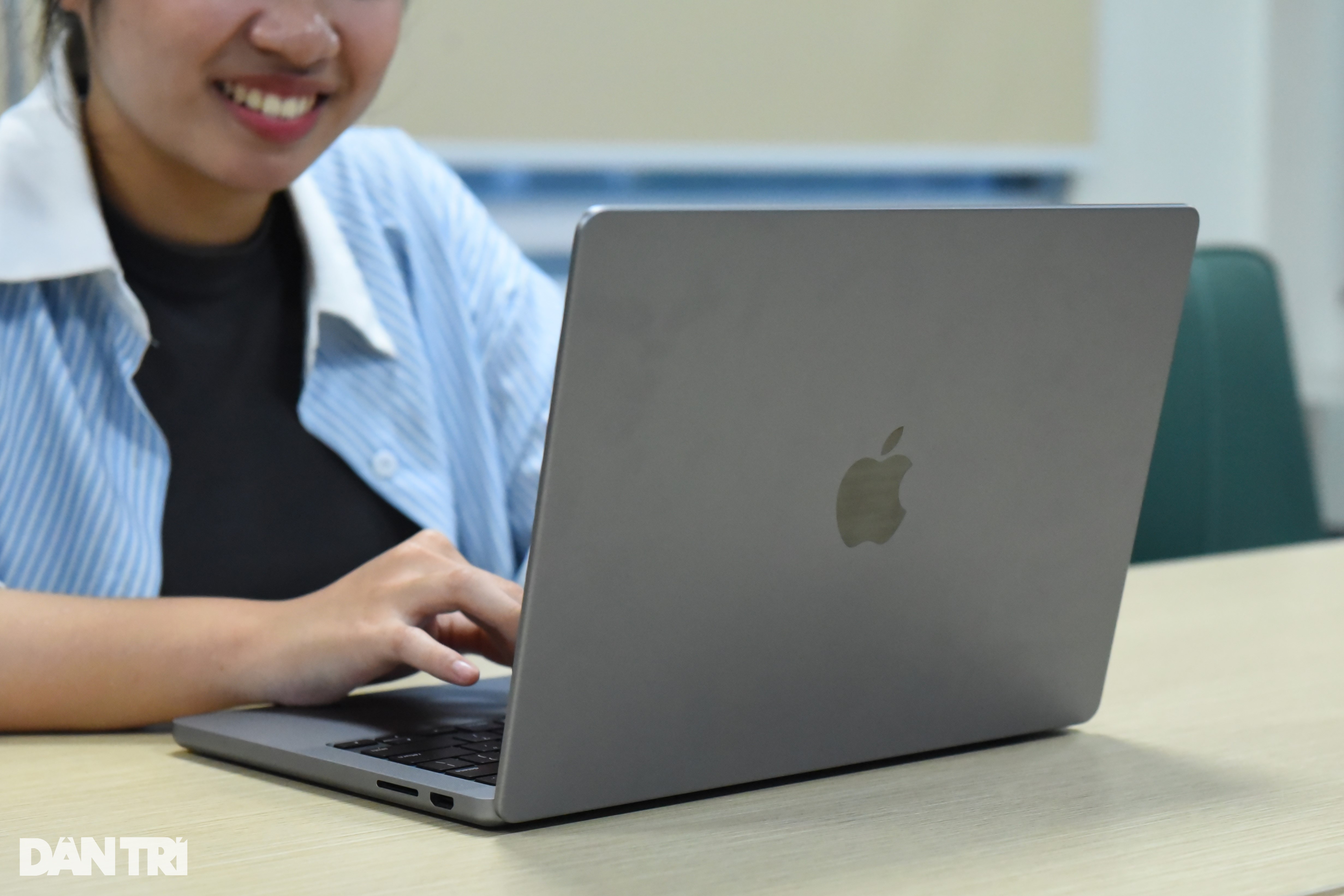 View - Đánh giá Macbook Pro M3: Có còn đáng mua? | Báo Dân trí