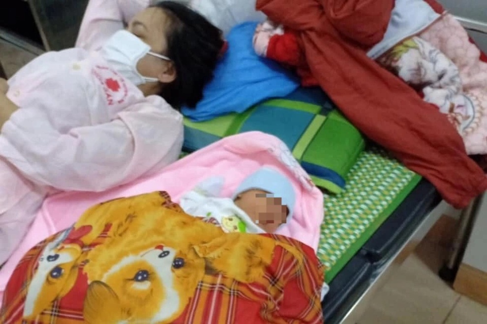 Sản phụ người Mông đẻ rơi trên đường từ miền Nam về quê tránh dịch - 1 Sản phụ người Mông đẻ rơi trên đường từ miền Nam về quê tránh dịch - 1