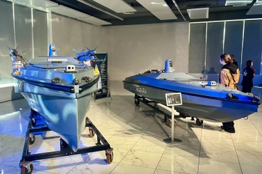 Ukraine hé lộ xuồng không người lái đã bắn rơi trực thăng, tiêm kích Nga