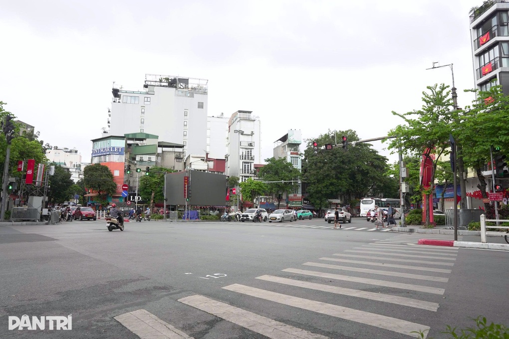 តំណែងមាសនិងកំណត់ចំណាំសំខាន់ៗដែលត្រូវចងចាំពេលមើលក្បួនដង្ហែ - ៥ Vị trí vàng và những lưu ý quan trọng phải nhớ khi xem diễu binh - 5