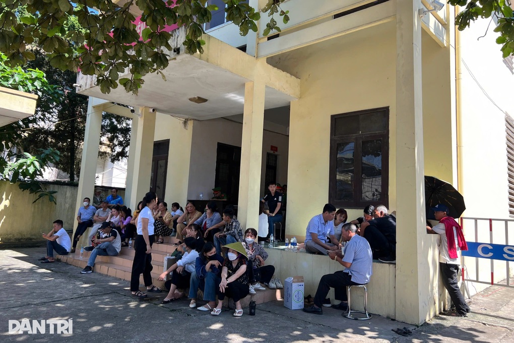 Lĩnh án tù vì tống tiền cán bộ Nhà nước - 1