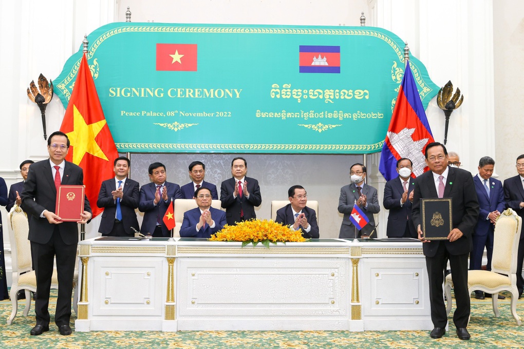 Việt Nam - Campuchia ký kết hợp tác trong lĩnh vực lao động - 1 Việt Nam - Campuchia ký kết hợp tác trong lĩnh vực lao động - 1