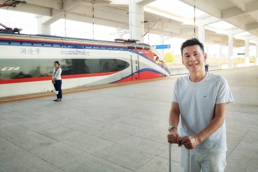 Khách Việt trải nghiệm tàu đường sắt tốc độ cao 6 tỷ USD đầu tiên ở Lào