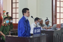 Vung dao giết người vì mâu thuẫn việc chặt cây rừng