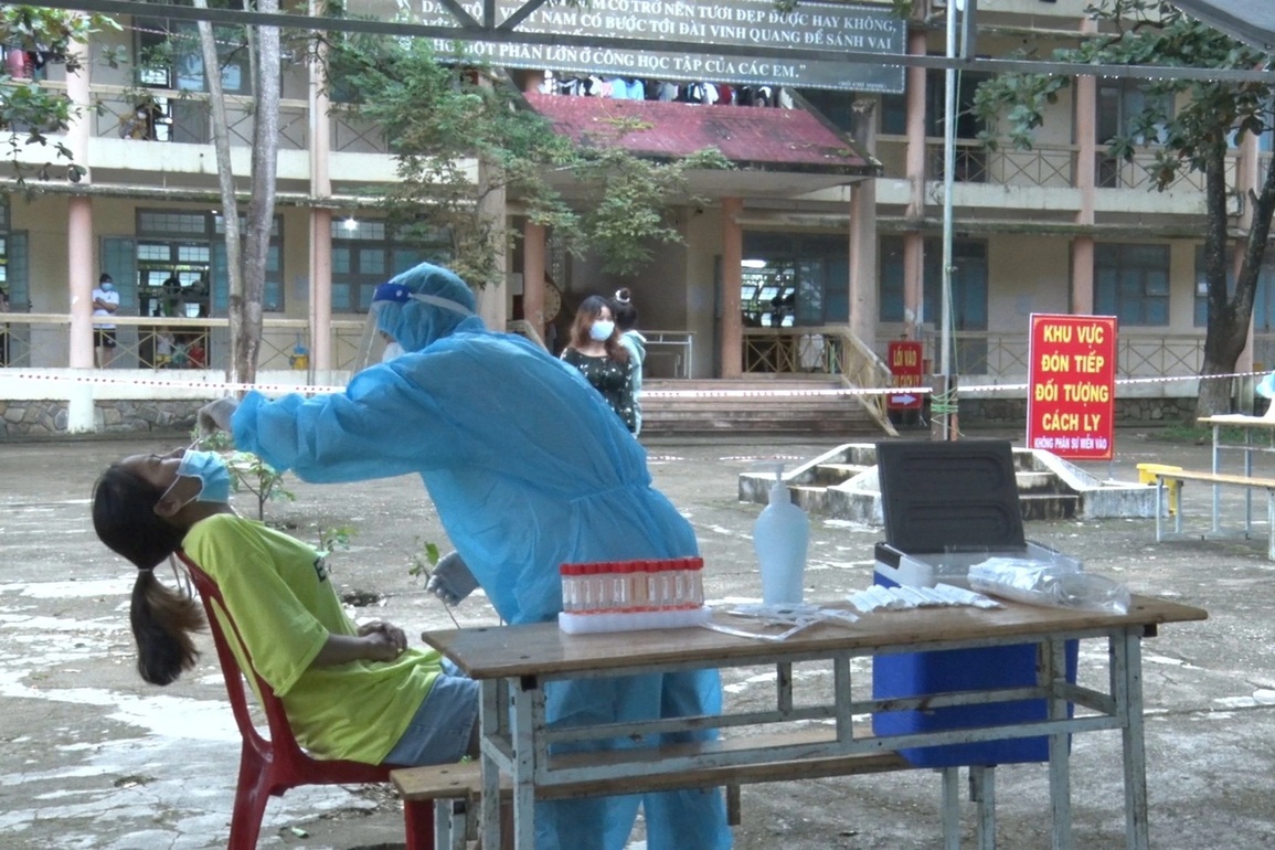 Yêu cầu đơn vị xét nghiệm Covid-19 giá cao trả tiền chênh lệch cho dân - 1 Yêu cầu đơn vị xét nghiệm Covid-19 giá cao trả tiền chênh lệch cho dân - 1