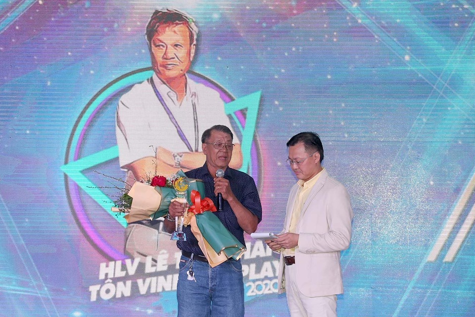 Hồng Duy hụt giải fair-play của bóng đá Việt Nam năm 2020 - 3 Hồng Duy hụt giải fair-play của bóng đá Việt Nam năm 2020 - 3