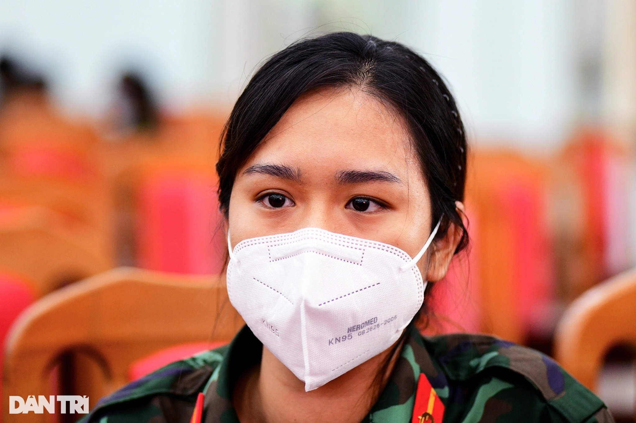 Chiến sĩ quân y quyến luyến, chào tạm biệt người yêu và bạn bè để rời TPHCM - 11 Chiến sĩ quân y quyến luyến, chào tạm biệt người yêu và bạn bè để rời TPHCM - 11