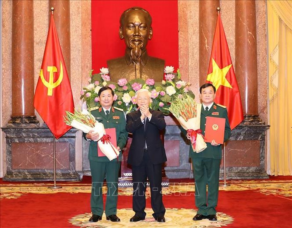 Chủ tịch nước trao quyết định thăng quân hàm cho hai tướng lĩnh Quân đội - 1 Chủ tịch nước trao quyết định thăng quân hàm cho hai tướng lĩnh Quân đội - 1