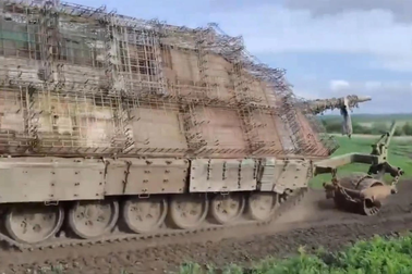 Nga biến xe tăng thành "pháo đài di động" trên tiền tuyến