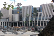 Đại biểu Quốc hội ngồi thử ghế tại phòng họp Quốc hội mới