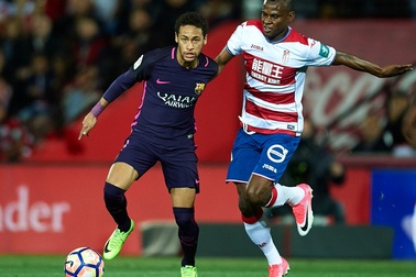 Neymar cán cột mốc đặc biệt trong màu áo Barcelona