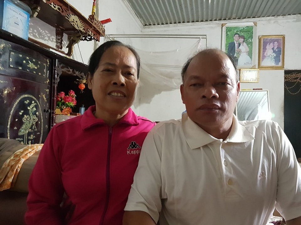 Bạn đọc Dân trí giúp đỡ người phụ nữ nguyện làm đôi chân cho chồng tật nguyền - 4 Bạn đọc Dân trí giúp đỡ người phụ nữ nguyện làm đôi chân cho chồng tật nguyền - 4