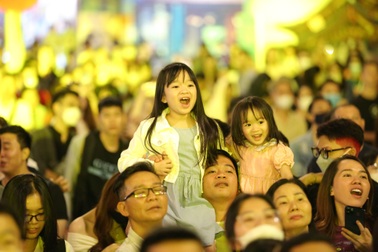 Hà Nội: Hàng nghìn khán giả chen chân tham gia Lễ hội K-pop Lovers Festival